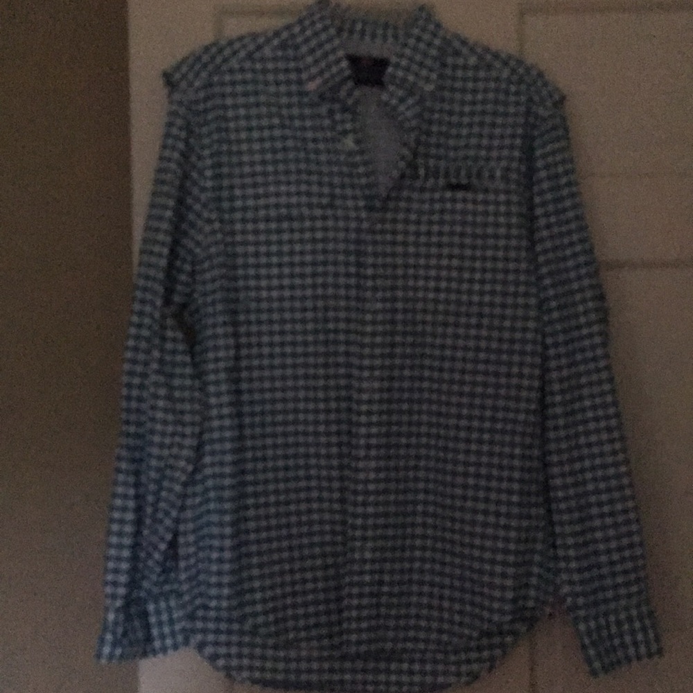 Vineyard Vines button down shirt